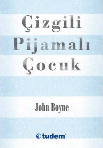 Çizgili pijamalı çocuk