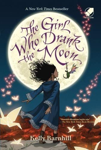 The Girl Who Drank The Moon (Indonesian Edition)