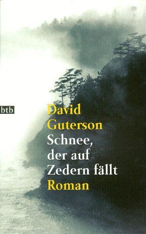 Schnee, der auf zedern fällt